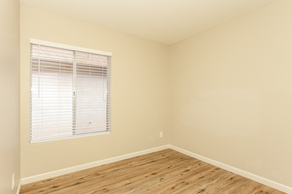 Building Photo - 11942 N 73rd Ave