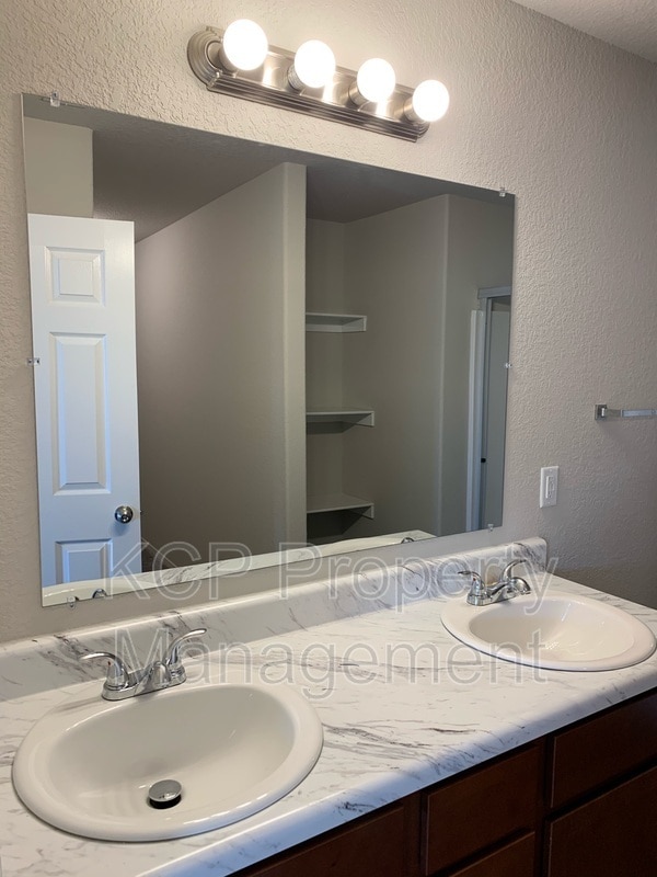 Building Photo - 6706 SW Whitmarsh Rd