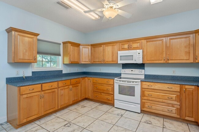 Building Photo - 322 Crescent Dr