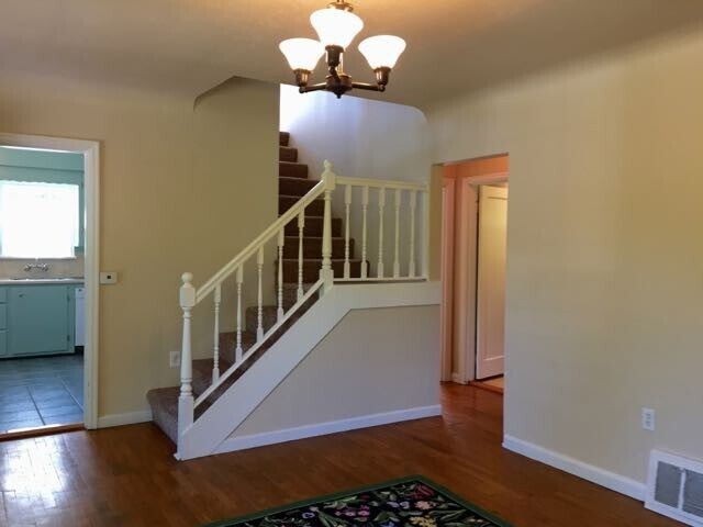 Building Photo - Charming Keyport home with Large Yard