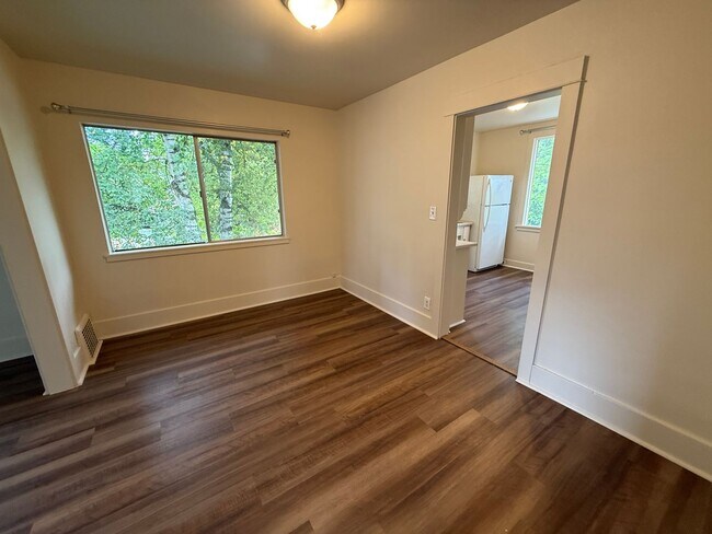 Building Photo - Lovely and Warm Home in Edmonds Available Now