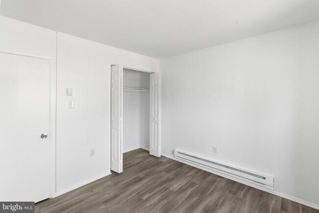 Building Photo - 14 Dover Ct