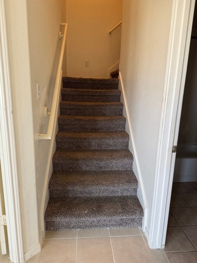 Building Photo - Charming 5BR Townhome in Houston