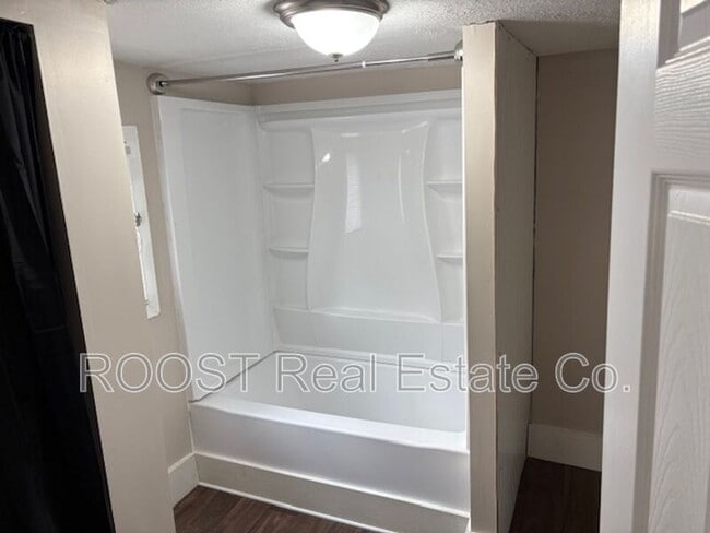 Building Photo - 15 Vernon Ave