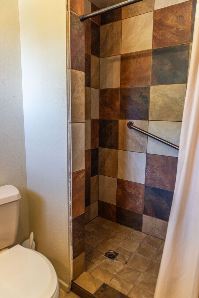 Building Photo - Spacious 3-Bedroom, 4-Bath Vintage Home wi...