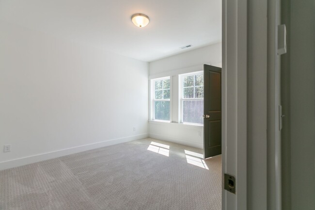 Building Photo - Stunning home in The Parks at Meadowview!