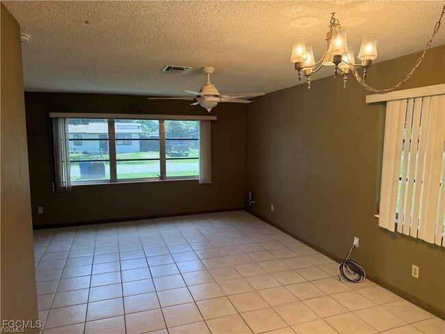 Building Photo - 406 Morgan Cir S