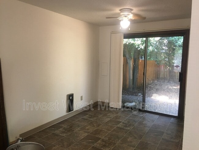 Building Photo - 14306 NE 14th Cir