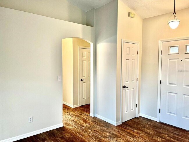 Building Photo - 16216 Hillside Cir