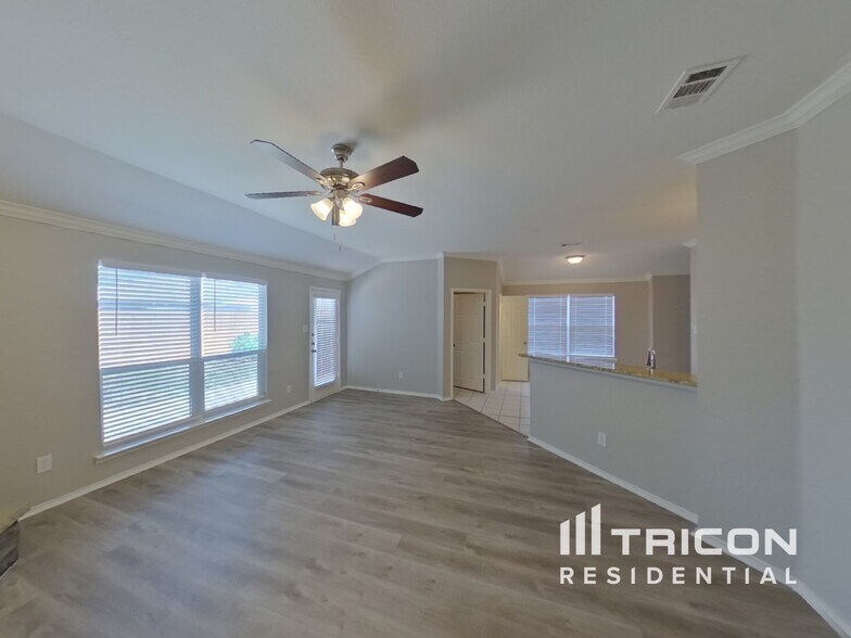 Building Photo - 716 Sequoia Dr