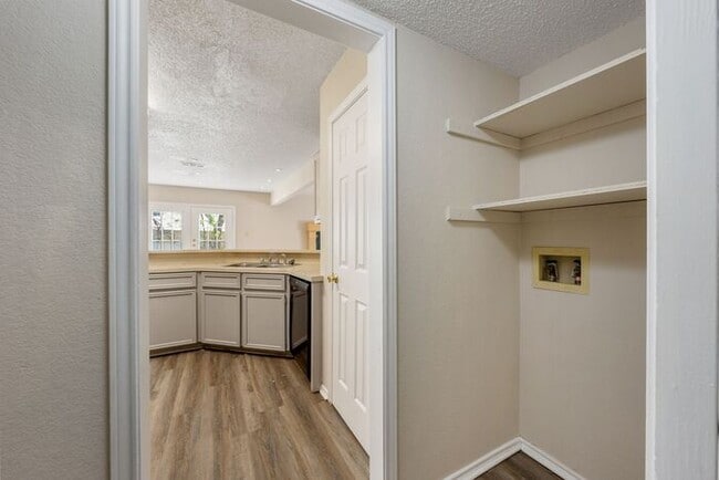 Building Photo - 1717 Parkfield Cove