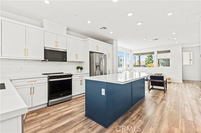 Building Photo - 609 S Lyon St