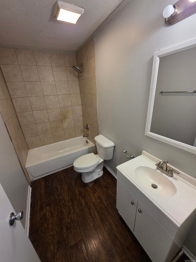 Building Photo - 1000 Lehman Dr