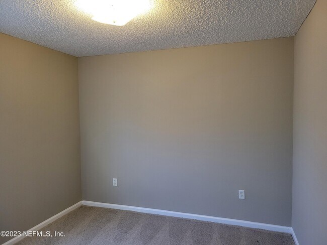 Building Photo - 24 Zoeller Ct