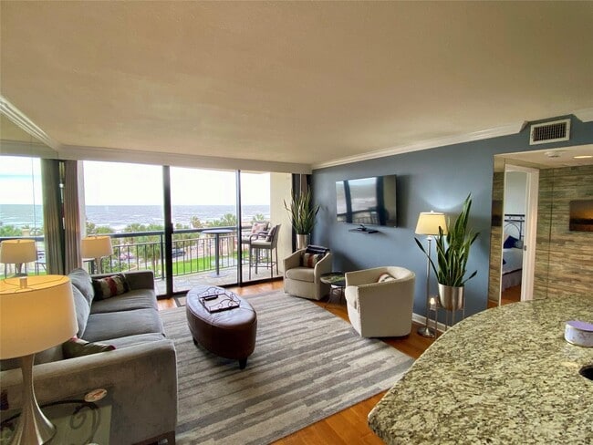 Building Photo - 5220 Seawall Blvd