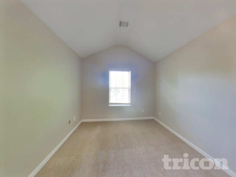 Building Photo - 4370 Rainer Dr