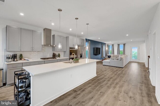 Building Photo - 20941 Bluebird Sq