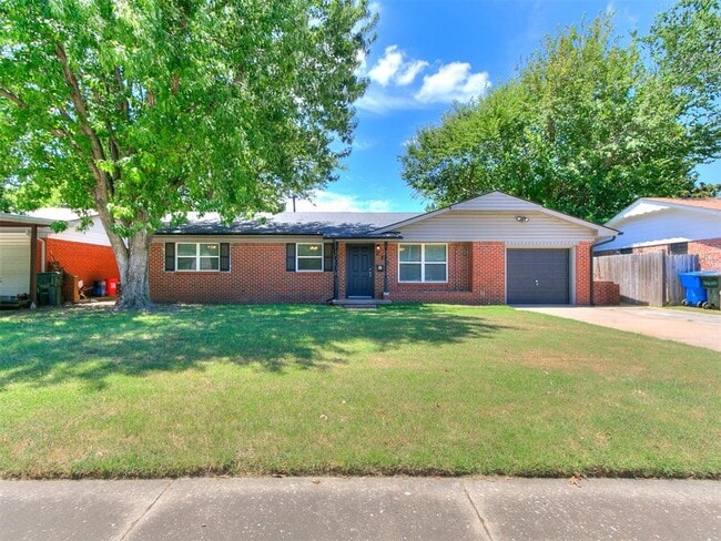 Primary Photo - 212 S Mercedes Dr