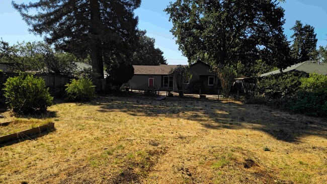 Building Photo - Family Neighborhood In The Heart of Roseland
