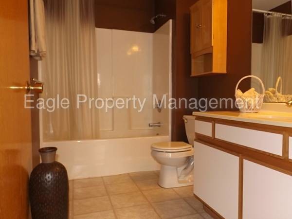 Building Photo - 6723 Creekside Dr NE