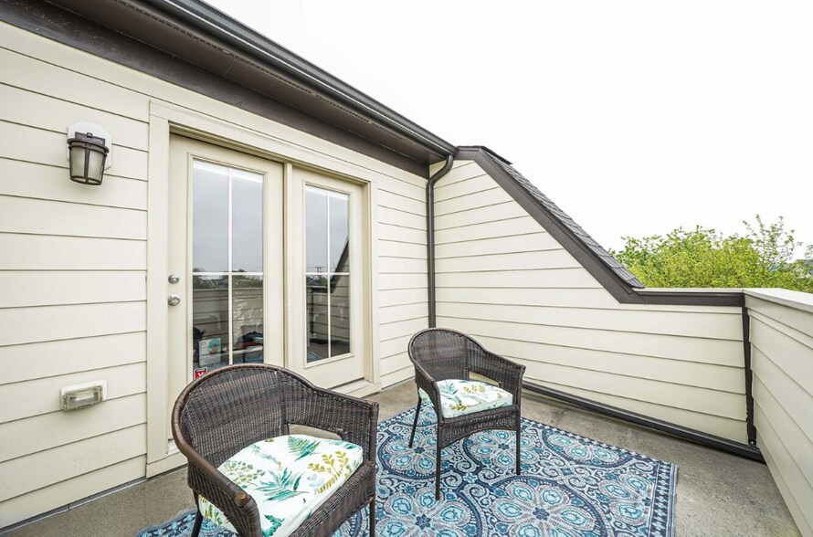 Outdoor terrace - 1309 S Quinn St