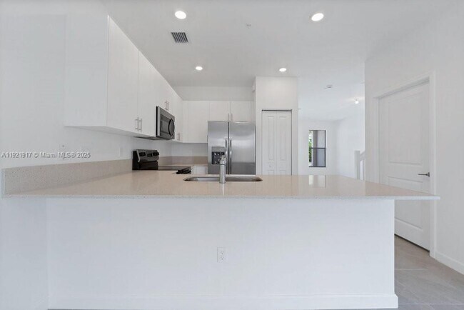 Building Photo - 286 SW 159th Dr