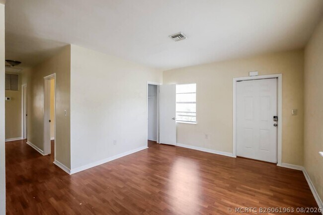 Building Photo - 1815 NE 178th St