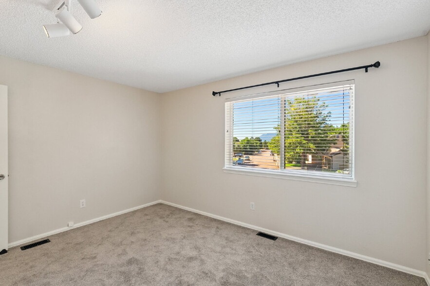 Building Photo - 6067 Wisteria Dr