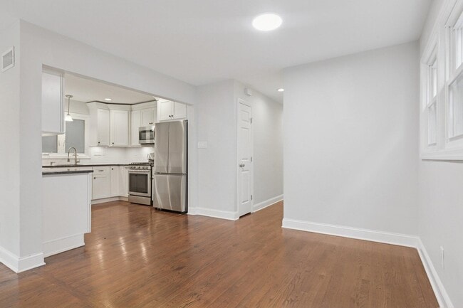 Building Photo - 22 Fox Pl