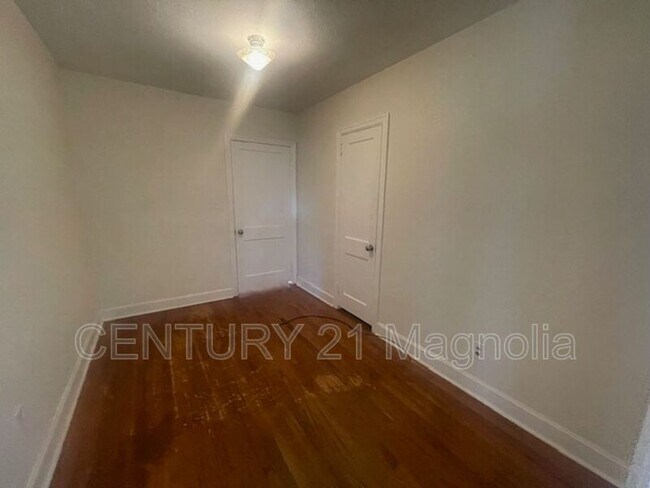 Building Photo - 105 Nut Grove Dr