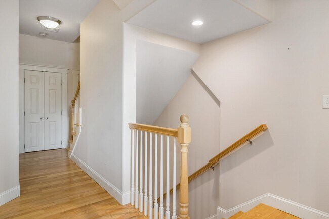 Building Photo - 699 Middle Street