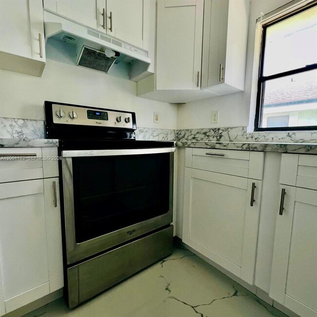 Building Photo - 4030 NW 87th Ave