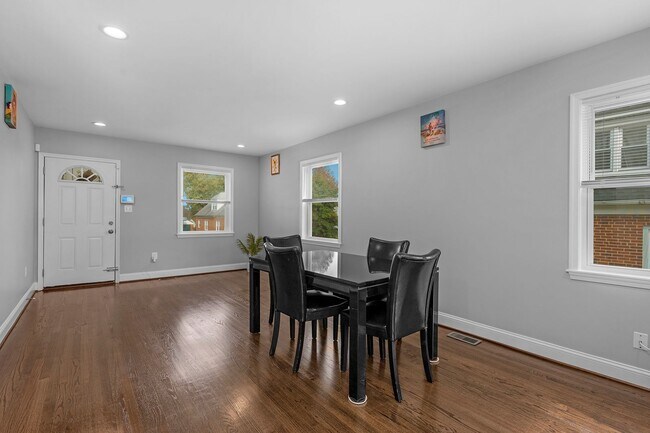 Building Photo - 4923 Lasalle Ave