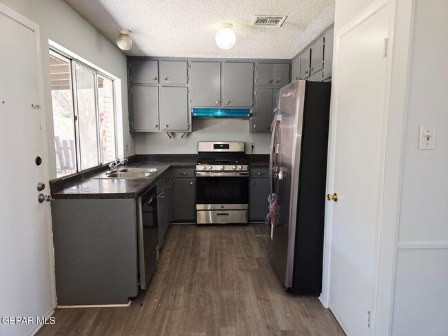 Building Photo - 6625 Escondido Dr