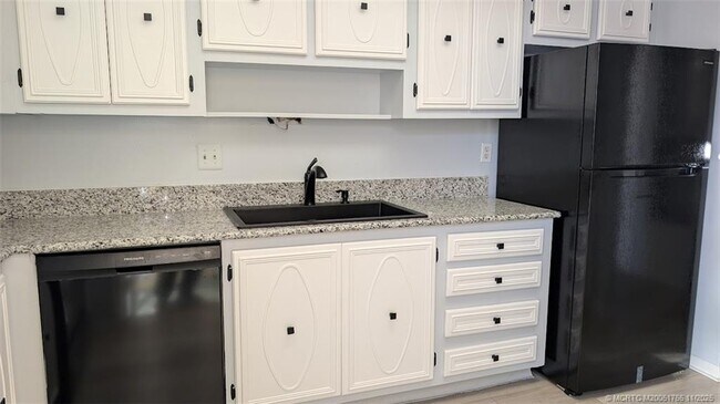 Building Photo - 1950 NE Indian River Dr