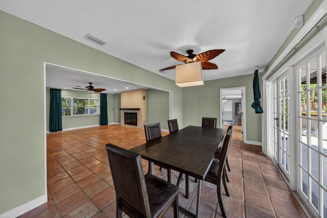 Building Photo - 2680 NE 24th St