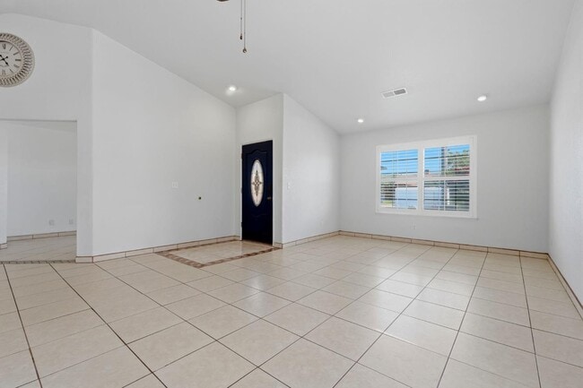 Building Photo - 3006 Mission Dr