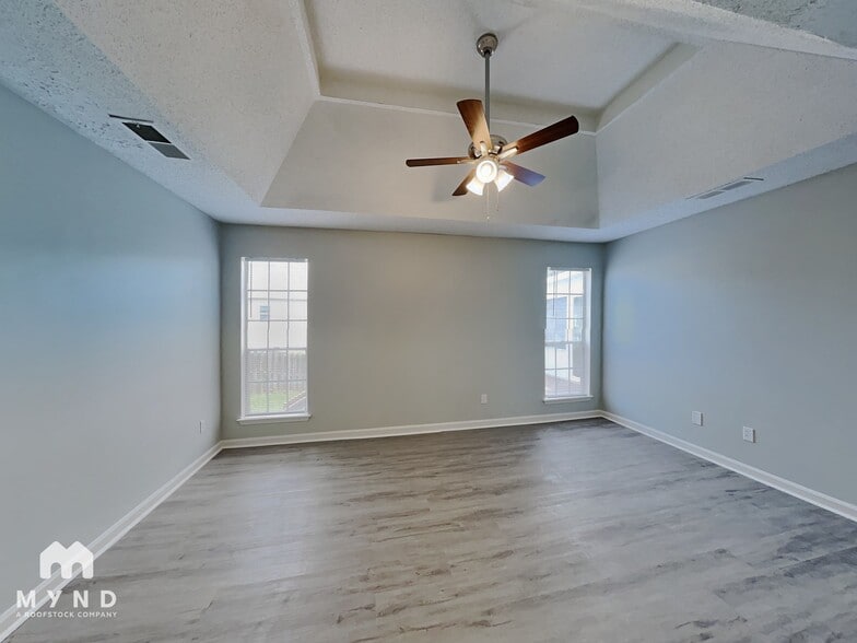 Building Photo - 6252 Phillips Lake Cove