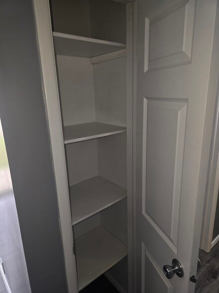 Building Photo - 1300 S Colony Dr