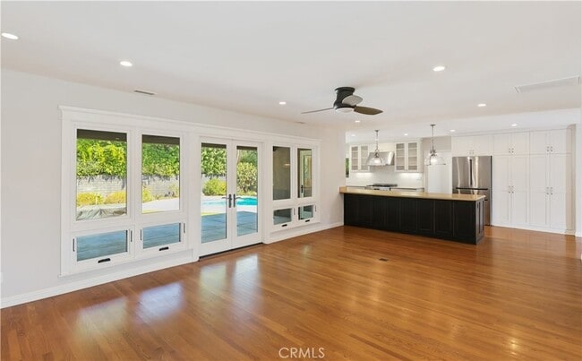 Building Photo - 933 W Riviera Dr