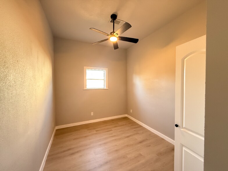 Building Photo - 2209 Gano St