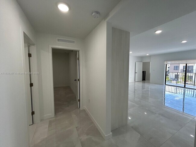 Building Photo - 14560 SW 261 St Ter