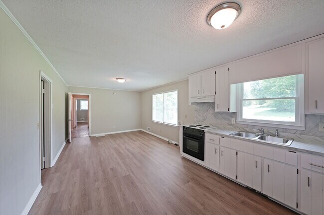 Building Photo - 3/1 Ranch home on 4 Acres close to shopping and dining in Canton!