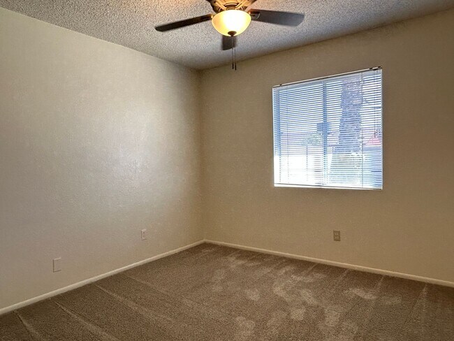 Building Photo - Low-Maintenance Living with Private Pool in Chandler