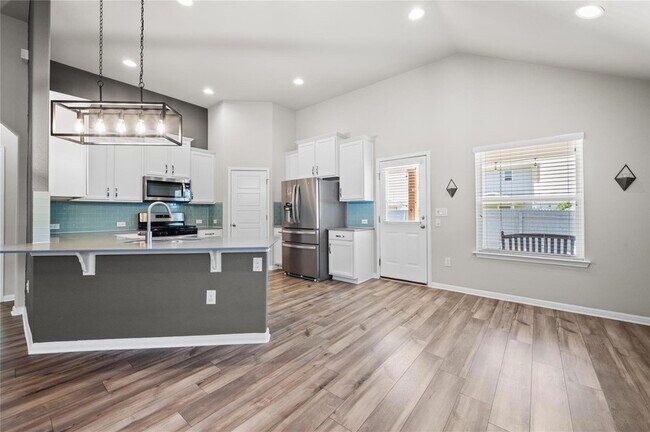 Building Photo - 10225 Bankhead Dr