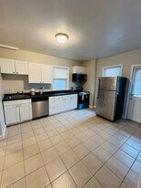 Building Photo - 545 Heath St