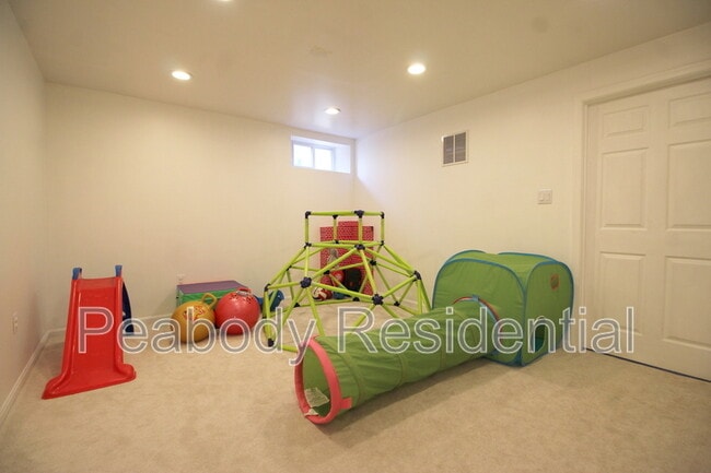 Building Photo - 21039 Emerson Ct