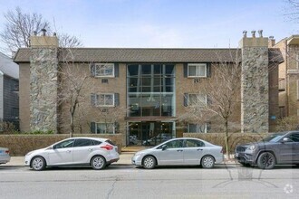 Building Photo - 1 bedroom in CHICAGO IL 60613