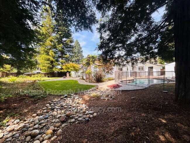 Building Photo - 1163 Gamay Dr