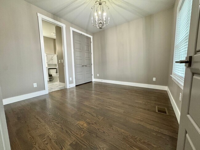 Building Photo - 3 Bed, 3.5 Bath Home w/ 2 Car Garage and Lake Views